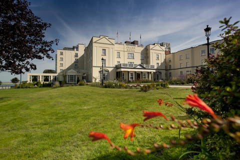 Property building, Day, Garden, Garden