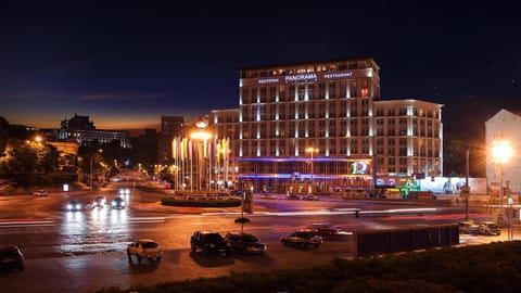 Facade/entrance, Night, Street view, Location