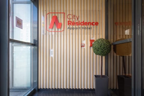 Property building, Facade/entrance