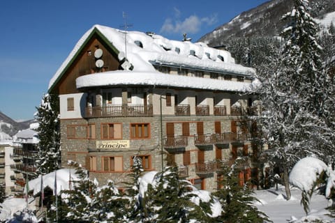 Facade/entrance, Winter