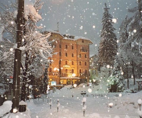 Facade/entrance, Winter