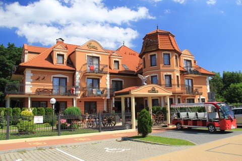 Property building, Facade/entrance