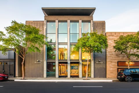 Property building, Facade/entrance, Neighbourhood, City view, Street view, Parking, locker