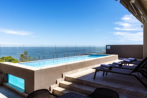 26OnFirst - UPS, Sea Views and Personalised Services Villa in Camps Bay