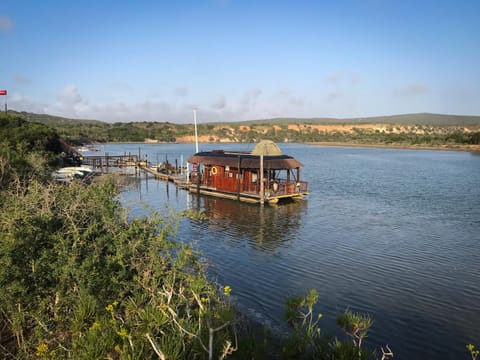 Maggie May House Boat - Colchester - 5km from Elephant Park Barco atracado in Port Elizabeth