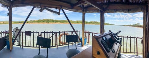 Maggie May House Boat - Colchester - 5km from Elephant Park Docked boat in Port Elizabeth