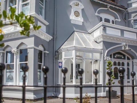 Oaklands Guest House Bed and Breakfast in Weymouth