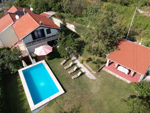 Bird's eye view, Pool view