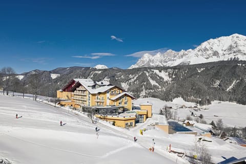 Property building, Day, Bird's eye view, Winter, Skiing, Skiing, Mountain view