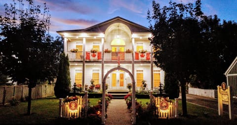The White House Boutique B&B Bed and Breakfast in Niagara-on-the-Lake