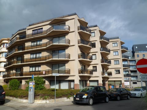 Appartement Residentie Amadeus met garage Apartment in De Panne