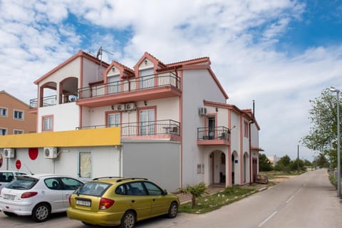 Property building, Facade/entrance