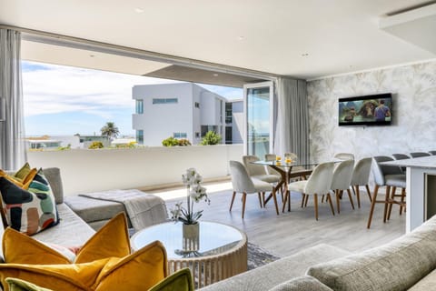 Rocha Villa Villa in Camps Bay