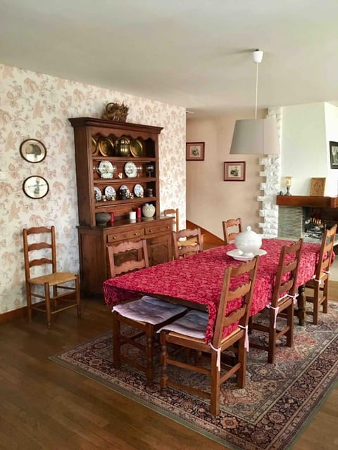 Dining area, Meals, Family, hair dresser