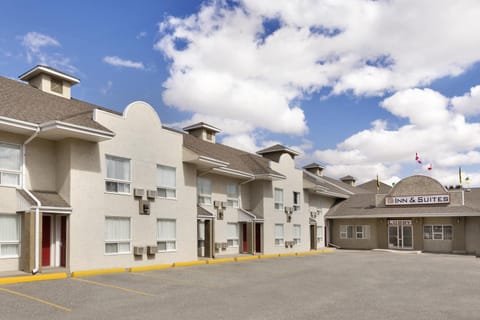Colonial Square Inn & Suites Motel in Saskatoon