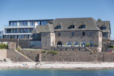 Facade/entrance, Beach, Sea view