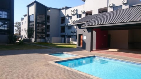 Property building, Swimming pool, Swimming pool