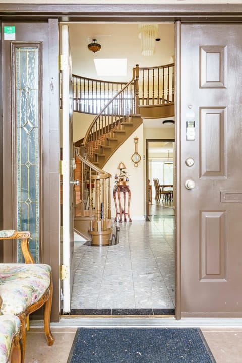 Fraser River Richmond Bed and Breakfast Bed and Breakfast in Richmond