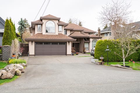 Fraser River Richmond Bed and Breakfast Bed and Breakfast in Richmond