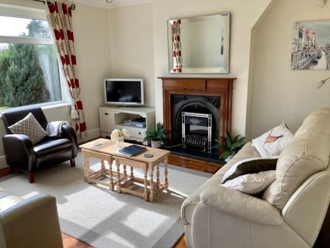 Glenbrae House 3 bedrooms near Nantwich with countryside views on private driveway House in England