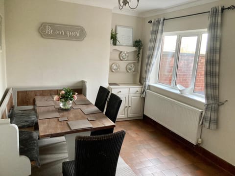 Glenbrae House 3 bedrooms near Nantwich with countryside views on private driveway House in England