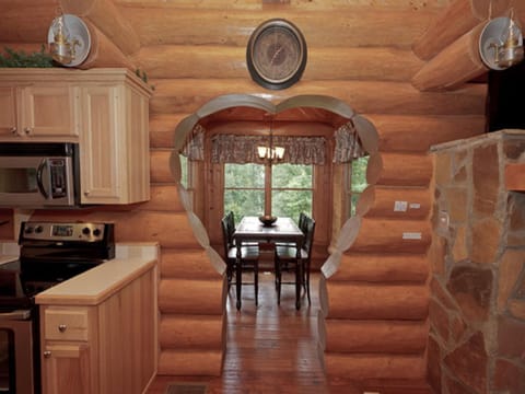 Coffee/tea facilities, Photo of the whole room, Decorative detail, Dining area, Family