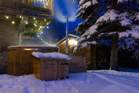 Property building, Night, Winter, Garden, Hot Tub, Sauna, Balcony/Terrace, On site