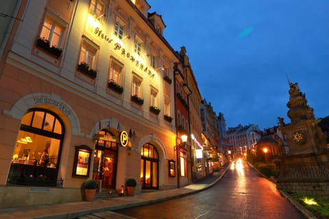 Facade/entrance