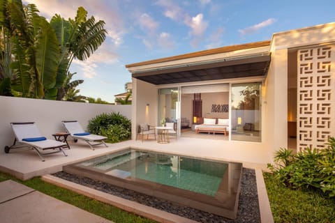 Balcony/Terrace, Seating area, Swimming pool