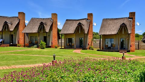 Property building, Spring, Day, Natural landscape, Garden, Garden view