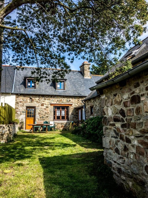 Facade/entrance, Garden, Inner courtyard view