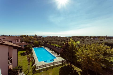 Spring, Day, Summer, On site, Pool view