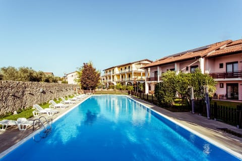 Pool view, Swimming pool, sunbed