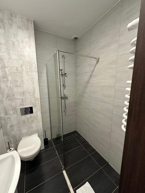 Willa BROWAR pokoje gościnne w centrum miasta na starówce, Self check in 24H, FV, TV Smart, Darmowe Wi-Fi, Parking, W sąsiedztwie restauracji i kawiarni, Usługi escort zakazane Villa in Pomeranian Voivodeship