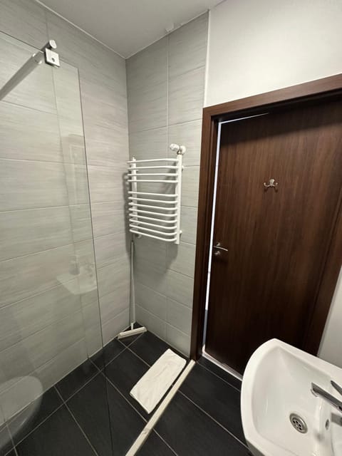 Willa BROWAR pokoje gościnne w centrum miasta na starówce, Self check in 24H, FV, TV Smart, Darmowe Wi-Fi, Parking, W sąsiedztwie restauracji i kawiarni, Usługi escort zakazane Villa in Pomeranian Voivodeship