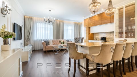 TV and multimedia, Kitchen or kitchenette, Living room, Seating area, Dining area