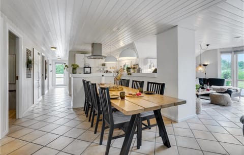 Beautiful Home In Oksbl With House A Panoramic View Casa in Oksbøl