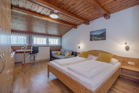 Photo of the whole room, Seating area, Bedroom