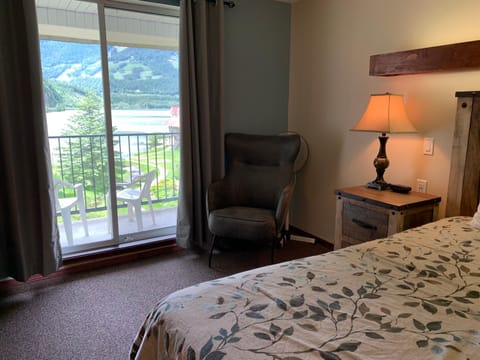 Three Valley Lake Chateau Hotel in Columbia-Shuswap A