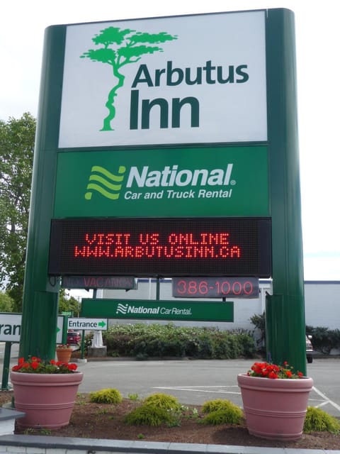Arbutus Inn Motel in Victoria