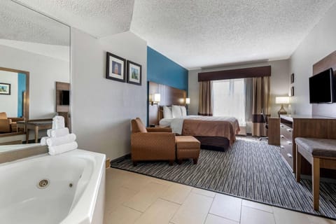 Quality Inn & Suites I-35 E-Walnut Hill Hotel in Irving