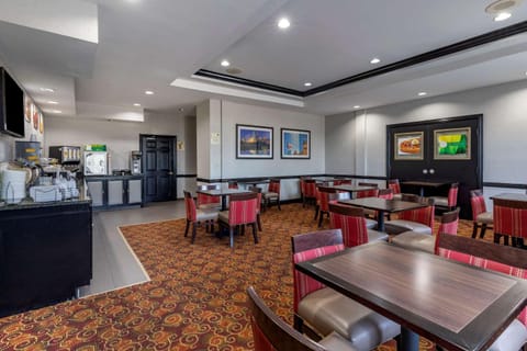 Quality Inn & Suites I-35 E-Walnut Hill Hotel in Irving