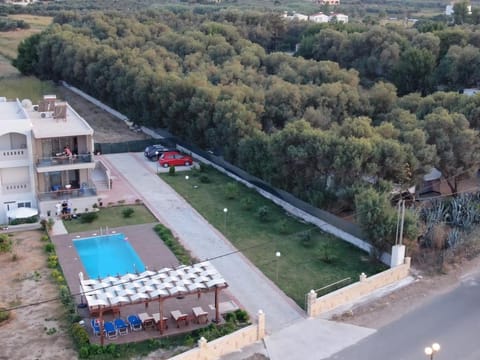 Bird's eye view, Pool view
