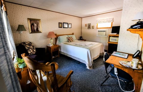 The Pines Country Inn Motel in Black Hills