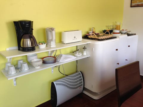 Coffee/tea facilities, Food and drinks, Breakfast, toaster