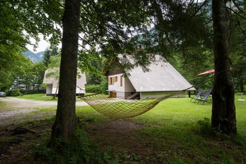 Facade/entrance, Neighbourhood, Natural landscape, Garden, Mountain view, Street view