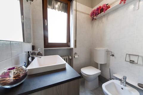 Toilet, Bathroom, bidet, towels