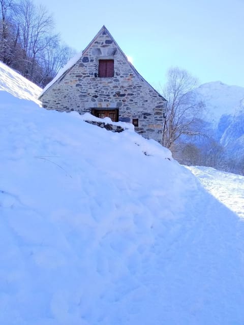 Property building, Day, Natural landscape, Winter, Mountain view