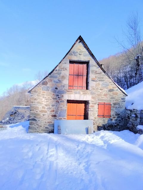 Property building, Day, Natural landscape, Winter, Mountain view