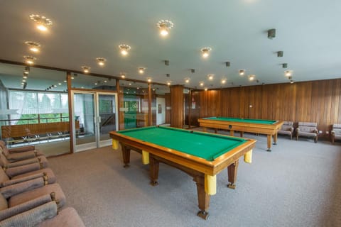 Billiard, Game Room